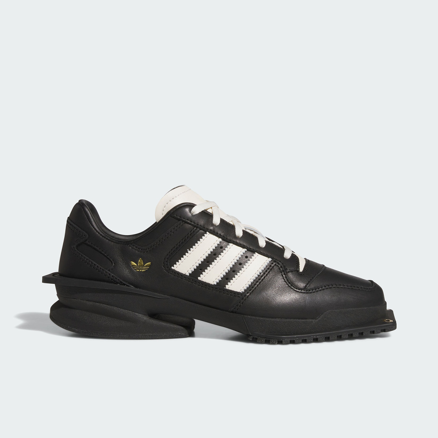Adidas Shoes Samba - حذاء أديداس أوثنتيك ثري ليفز الكلاسيكي