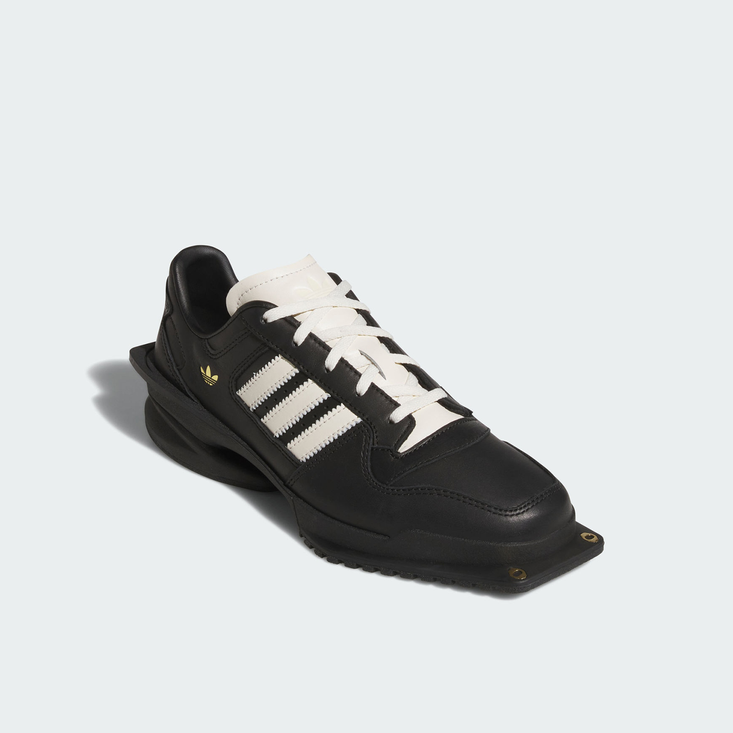 حذاء أديداس أوثنتيك ثري ليفز ا - مراجعة Adidas Shoes Samba وسعره